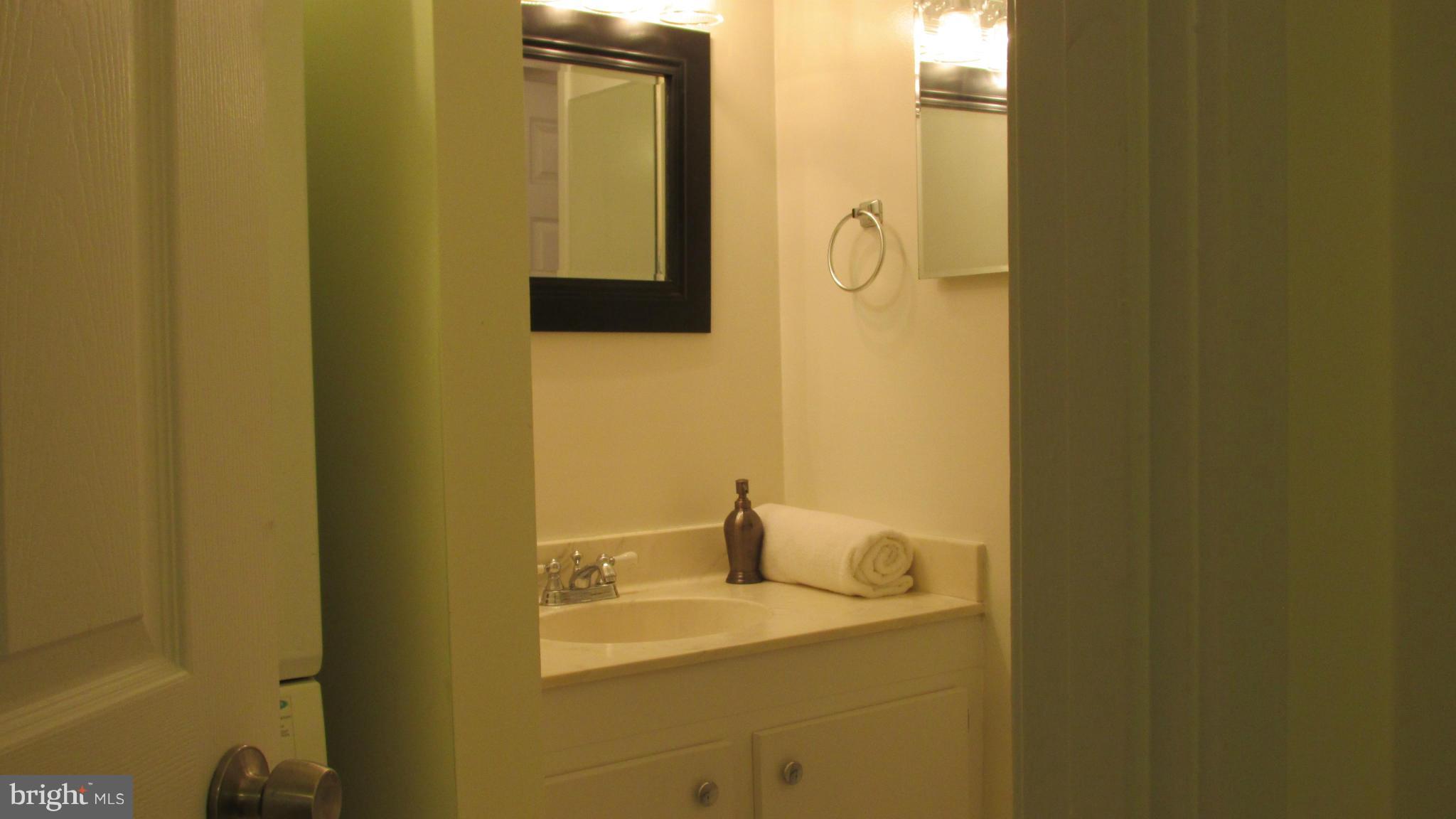 1675 Parkcrest Circle, Unit 101 Reston, VA 20190 - Photo 7 of 12 Bath