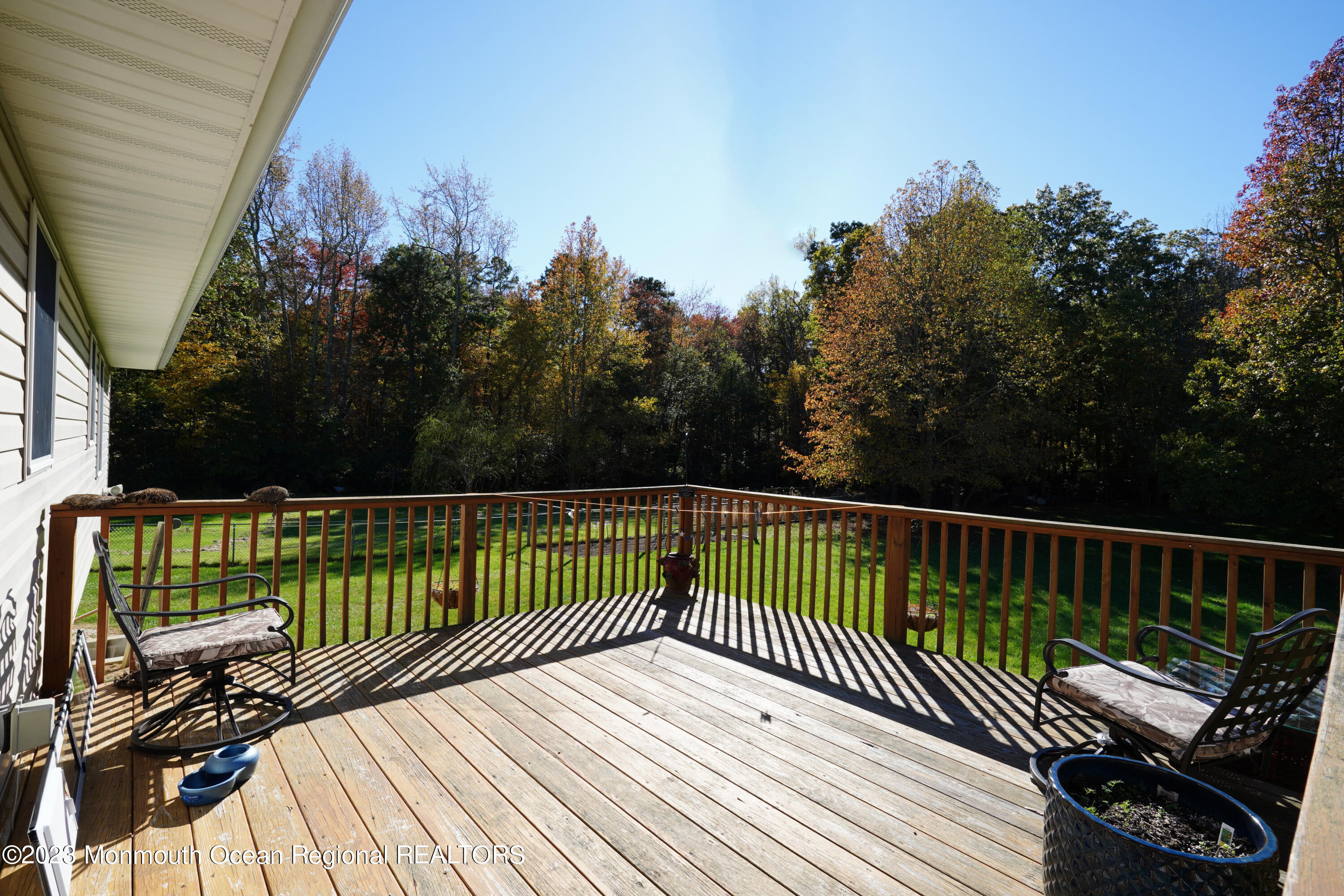 222 Leesville Road Jackson, NJ 08527 - Photo 30 of 61 a view of balcony with wooden floor and fence
