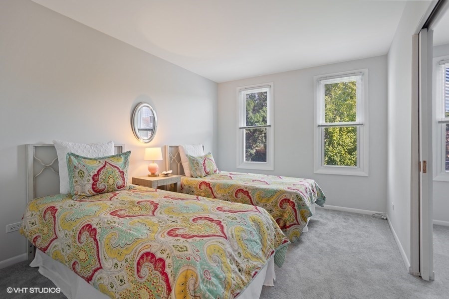 1274 West Lexington Street Chicago, IL 60607 - Photo 14 of 32 a bedroom with a bed and a window