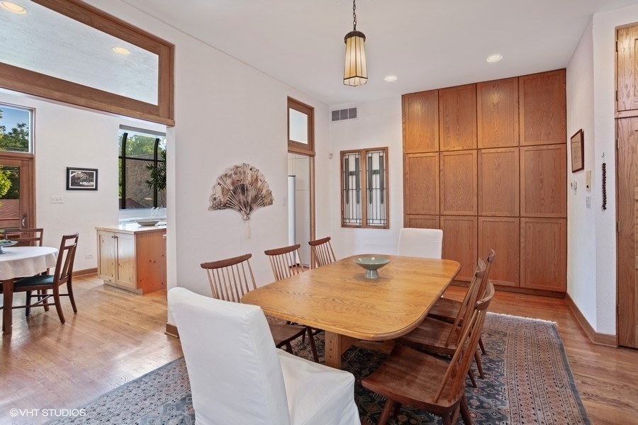 1274 West Lexington Street Chicago, IL 60607 - Photo 5 of 32 a view of a dining room with furniture