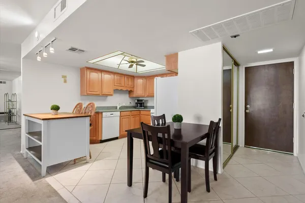 $1,950 | 7910 East Camelback Road, Unit 312, Scottsdale, AZ 85251