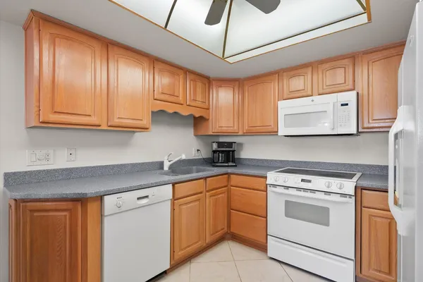 $1,950 | 7910 East Camelback Road, Unit 312, Scottsdale, AZ 85251