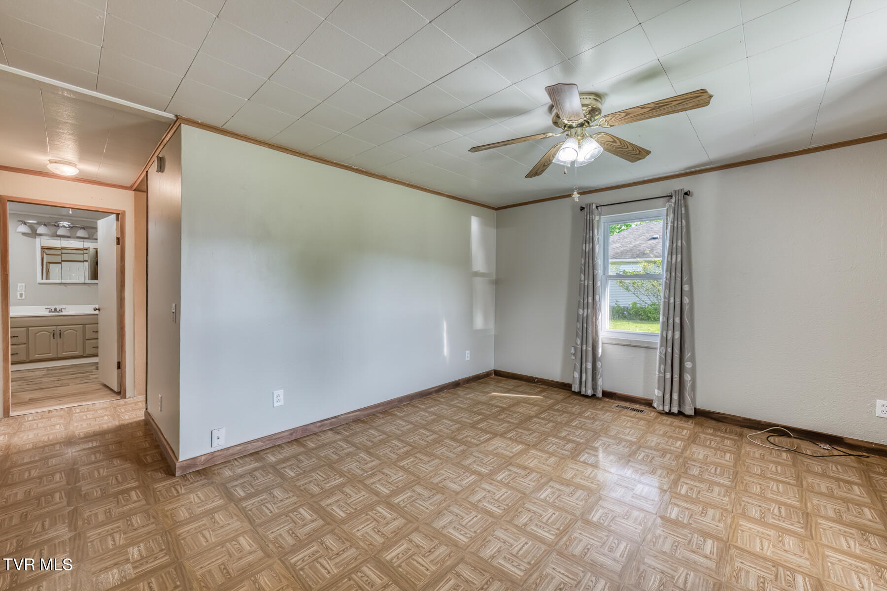945 North Elm Avenue Erwin, TN 37650 - Photo 5 of 46 945 N Elm Ave-5