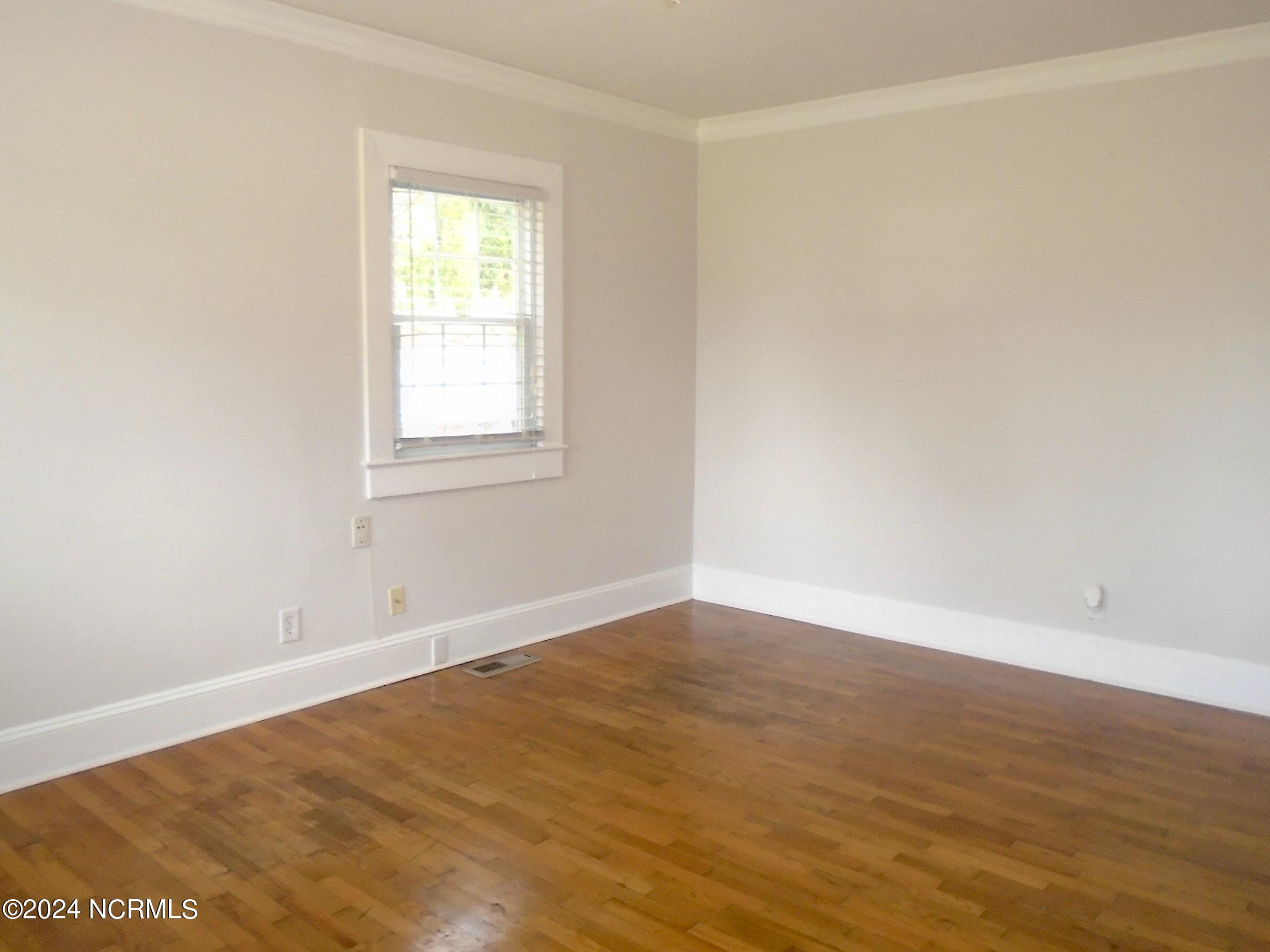 421 Clover Road Wilmington, NC 28405 - Photo 9 of 40 8