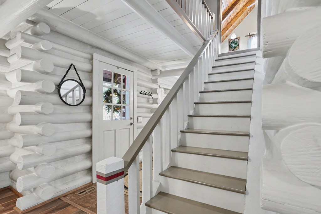 4609 Matheson Road Hiawassee, GA 30546 - Photo 32 of 57 a view of entryway