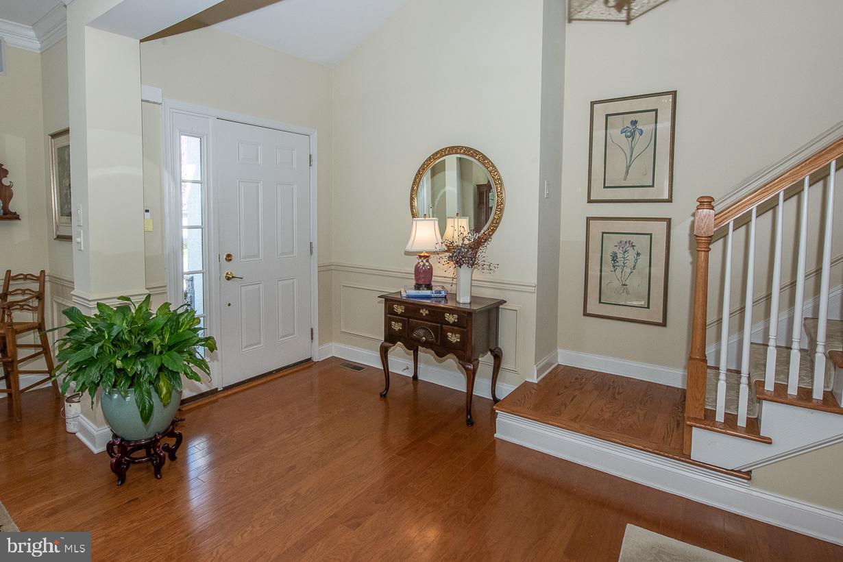 Bright and Welcoming Foyer