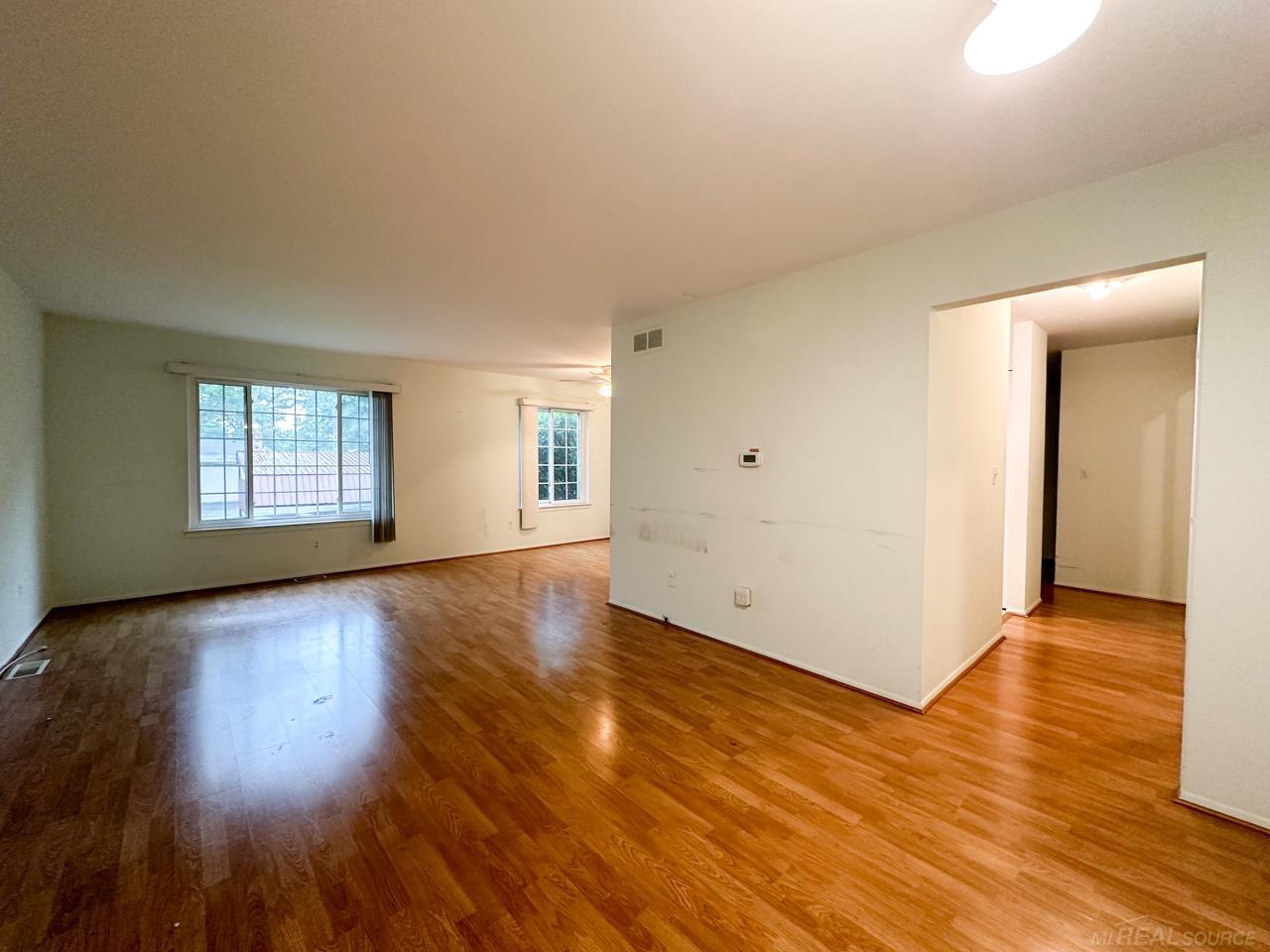 30248 Southfield Road Southfield, MI 48076 - Photo 3 of 26 50151154-1d4b97e3-4568-4195-8d85-e58e7805ef58.JPG