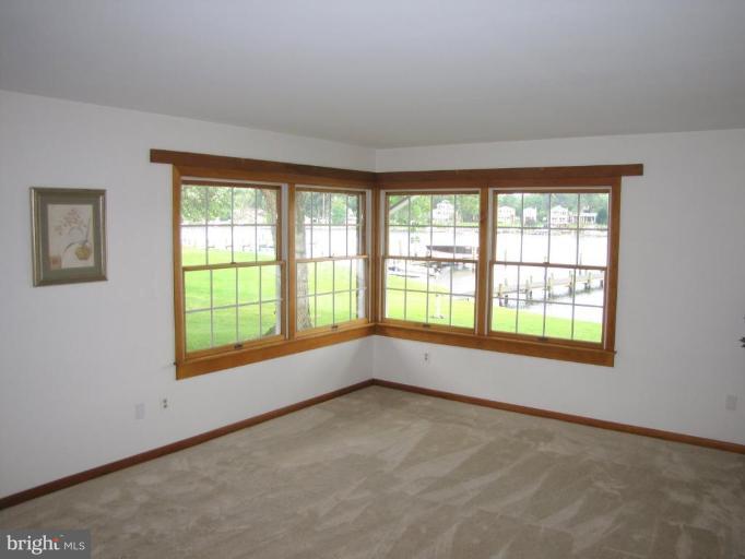 1865 Poplar Ridge Road Pasadena, MD 21122 - Photo 13 of 18 Living Room