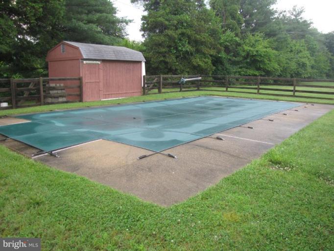 1865 Poplar Ridge Road Pasadena, MD 21122 - Photo 6 of 18 Swimming Pool