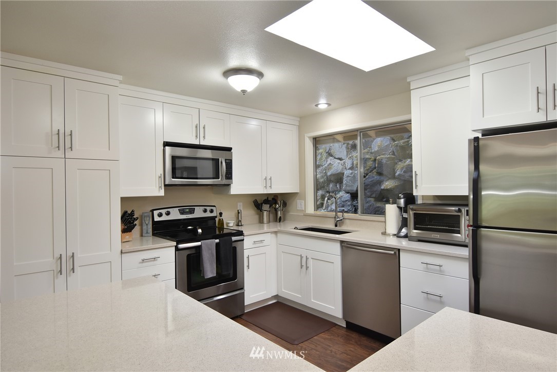 21124 Shell Valley Road Edmonds, WA 98026 - Photo 8 of 23