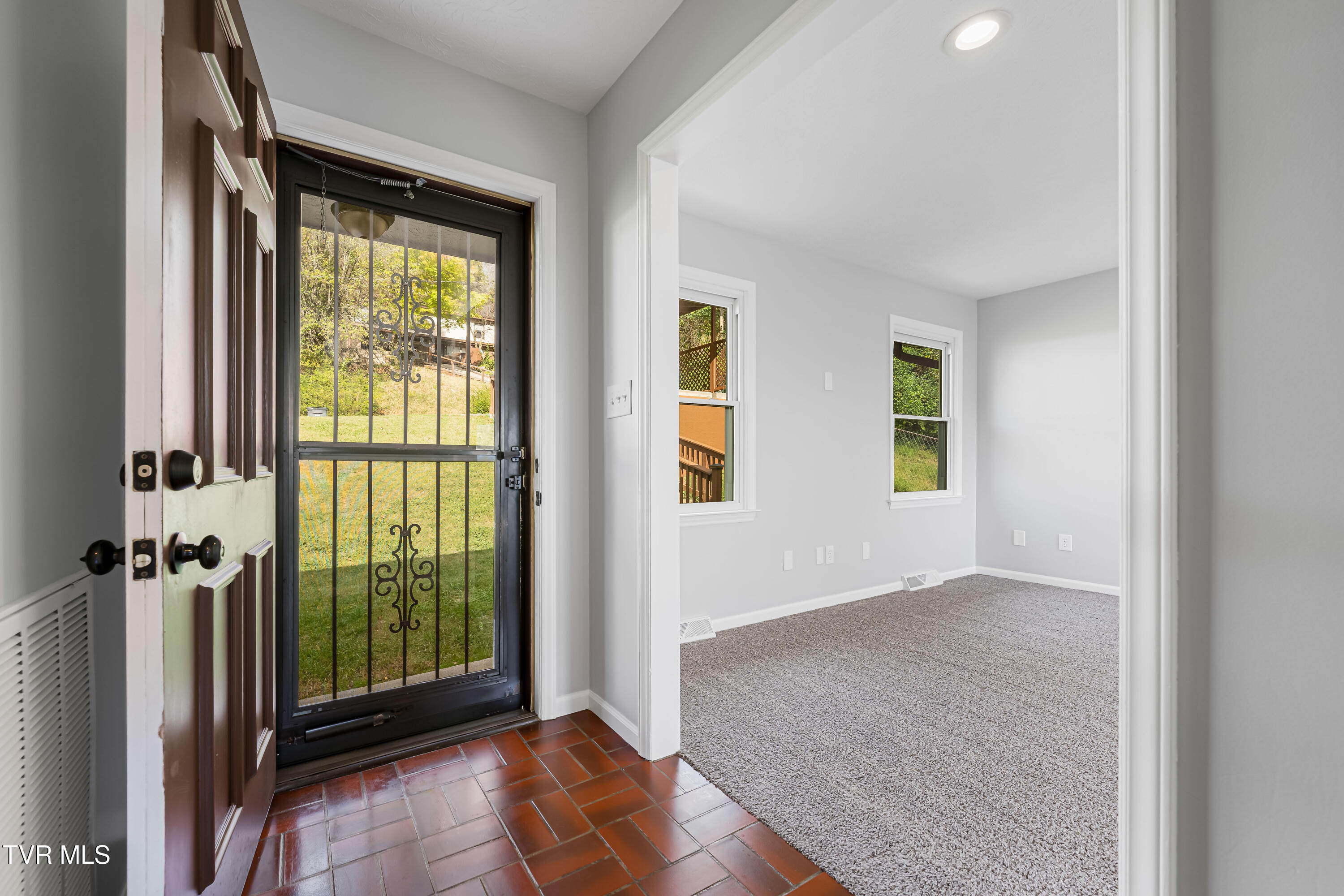 571 Bays View Road Kingsport, TN 37660 - Photo 7 of 40 571 Bays View Rd (26 of 49)