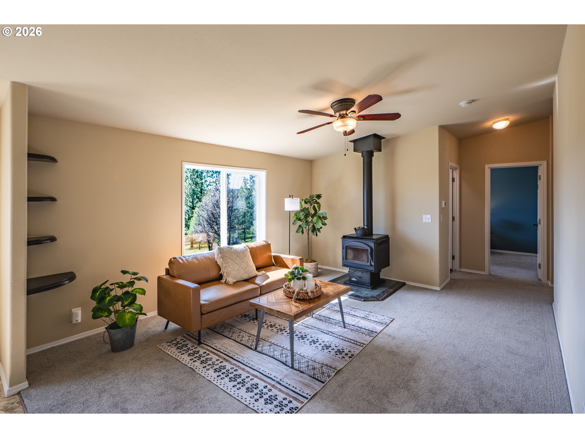 206 Goldenpine Goldendale, WA 98620 - Photo 2 of 27 Living Room