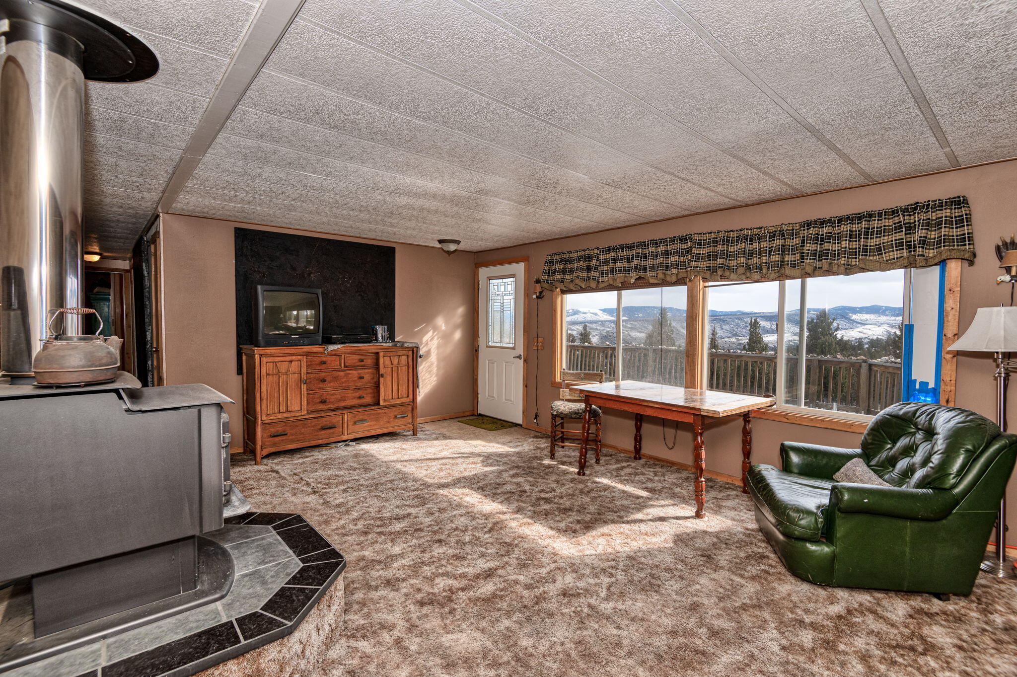 12312 Southeast Jack Rabbit Trail Prineville, OR 97754 - Photo 21 of 49 View of living room.