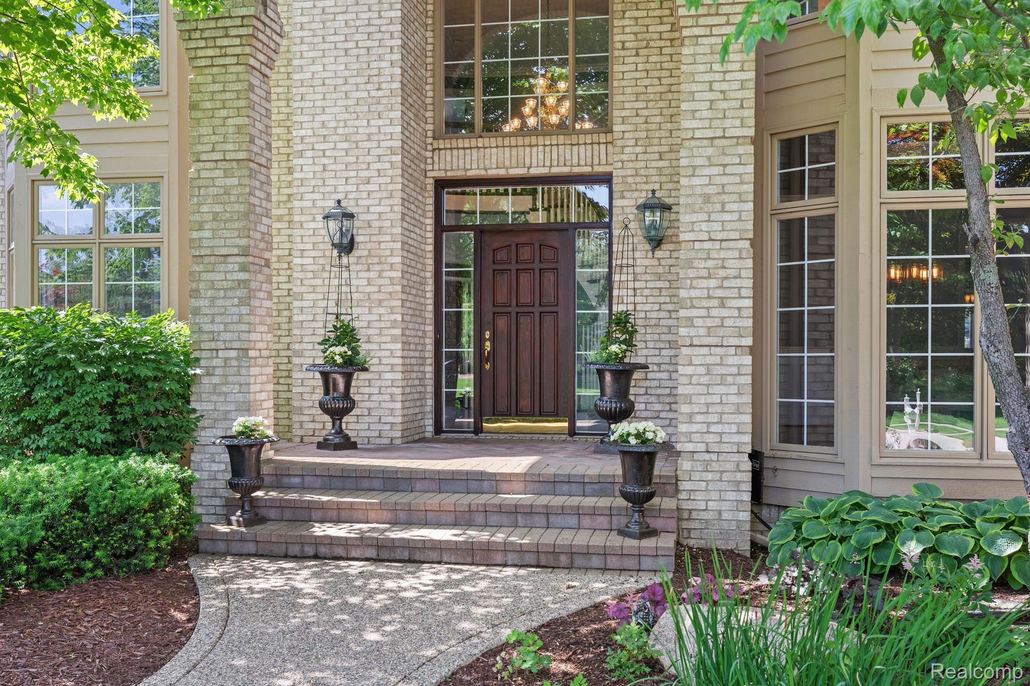 1424 Pebble Ridge Drive Rochester, MI 48307 - Photo 5 of 72 5 Front Door
