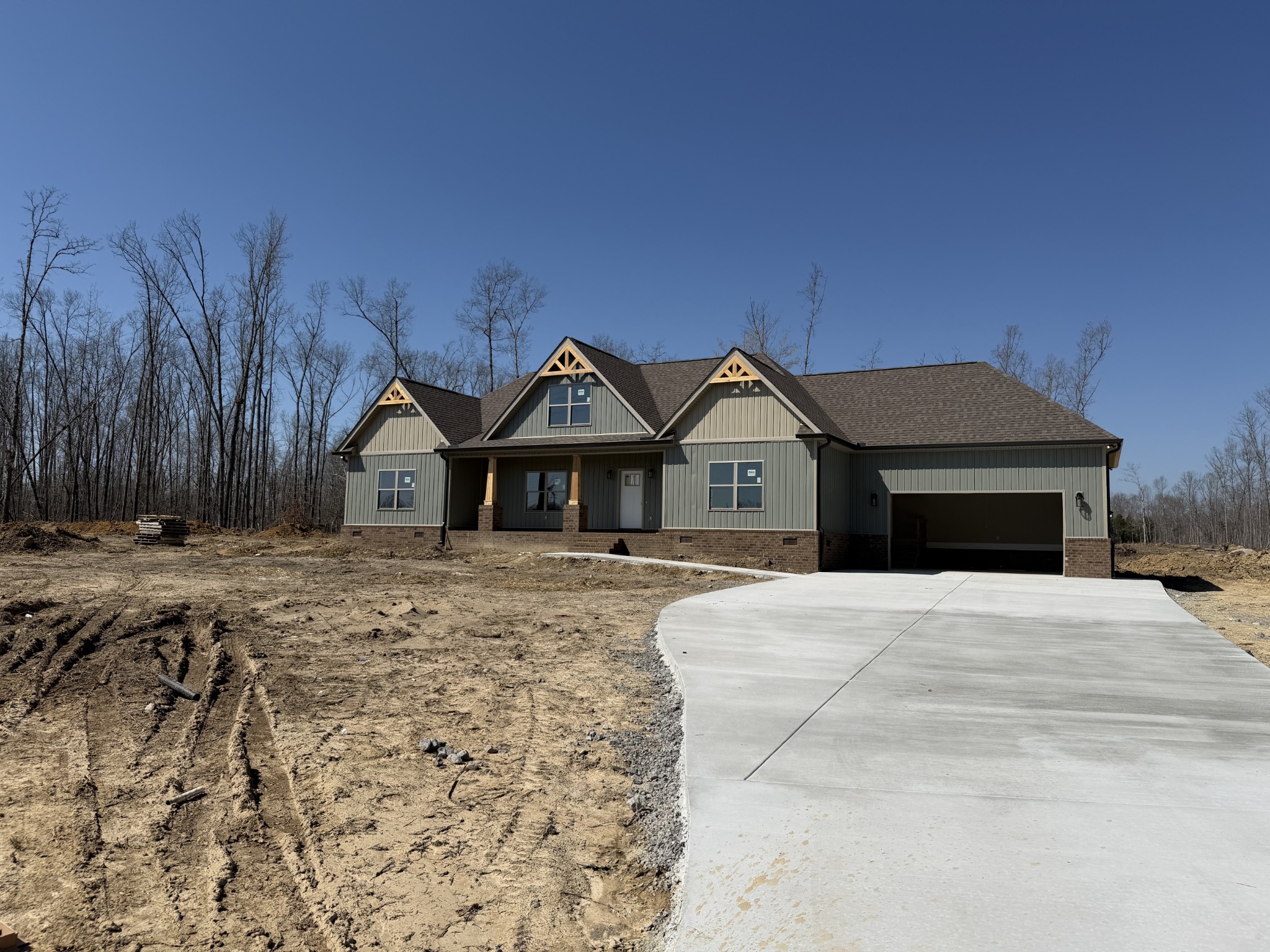 139 Brinkley Road Wartrace, TN 37183 - Photo 1 of 1 a front view of a house with a yard