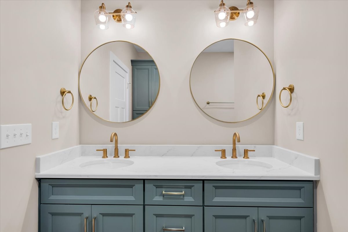 139 Brinkley Road Wartrace, TN 37183 - Photo 19 of 41 a bathroom with a double vanity sink and a mirror