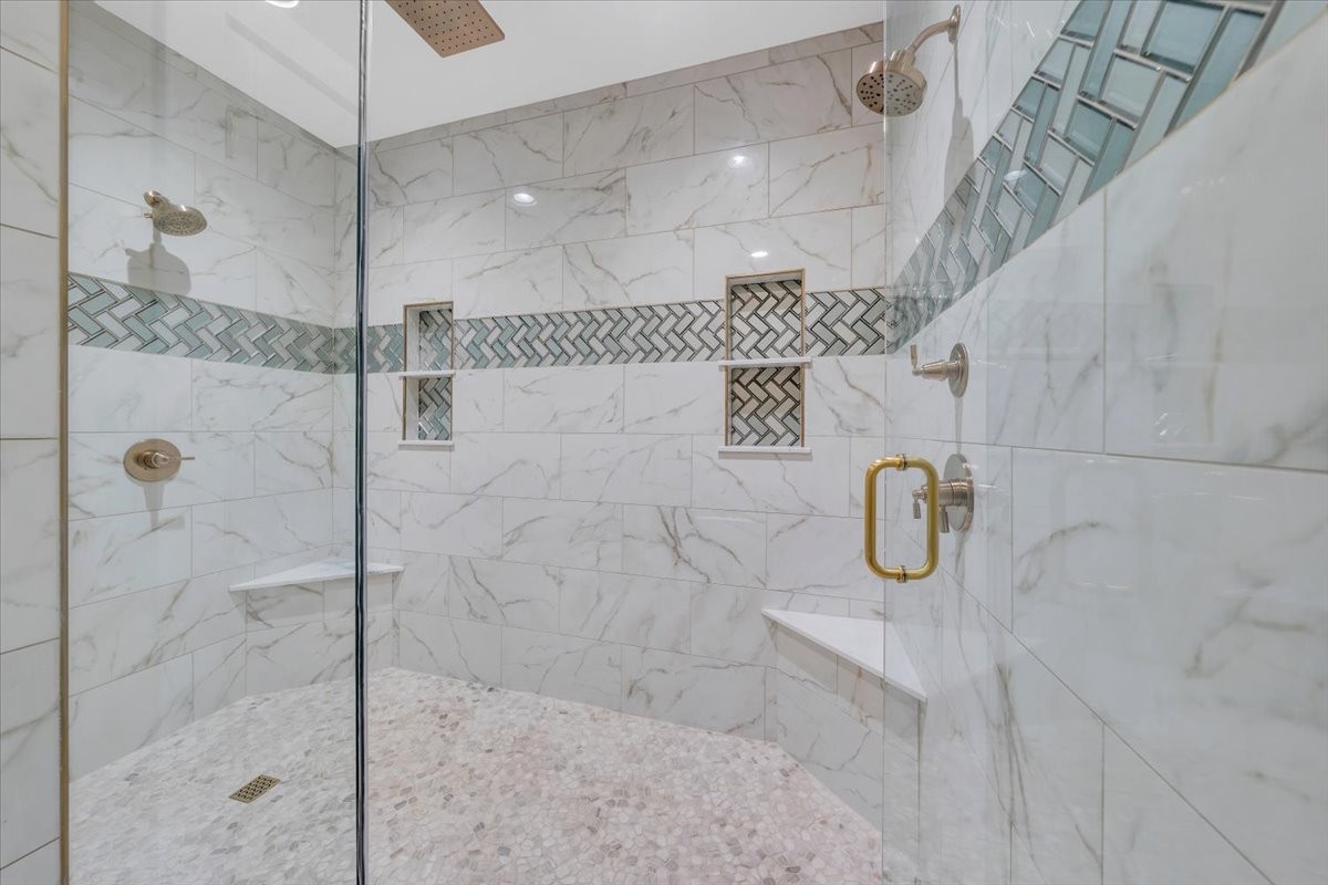 139 Brinkley Road Wartrace, TN 37183 - Photo 22 of 41 a bathroom with a shower