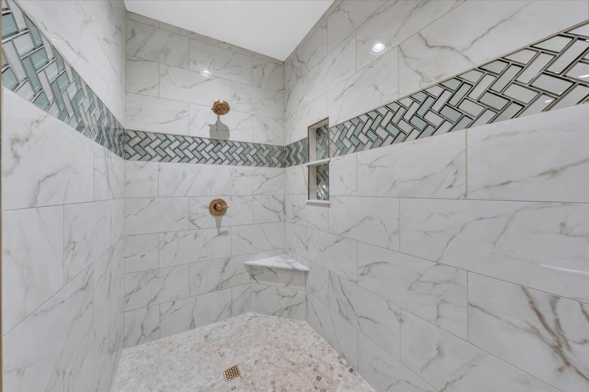 139 Brinkley Road Wartrace, TN 37183 - Photo 24 of 41 a bathroom with a shower