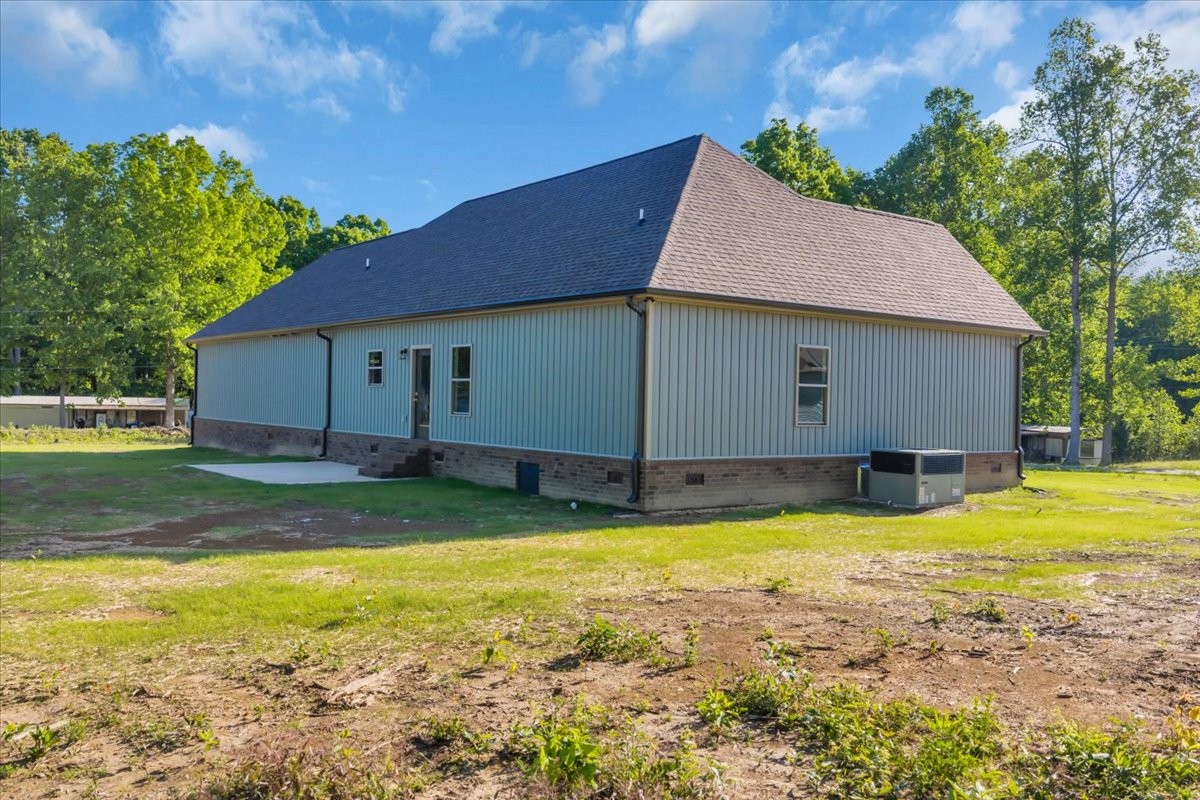139 Brinkley Road Wartrace, TN 37183 - Photo 33 of 41 a view of a house with pool and a yard