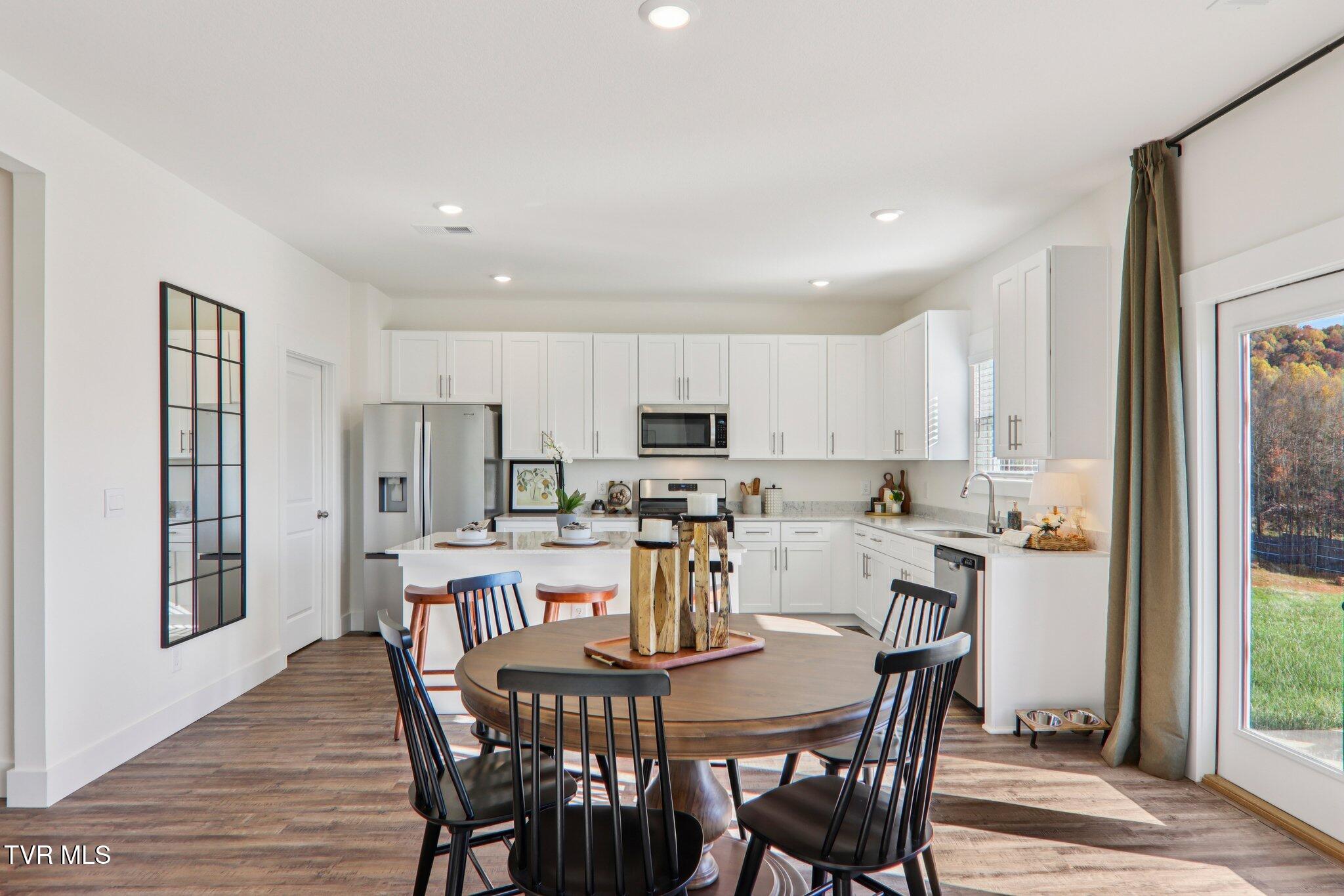 591 Fieldcrest Road Blountville, TN 37617 - Photo 15 of 45 17-web-or-mls-Chimney Vw Lp-S0511-017