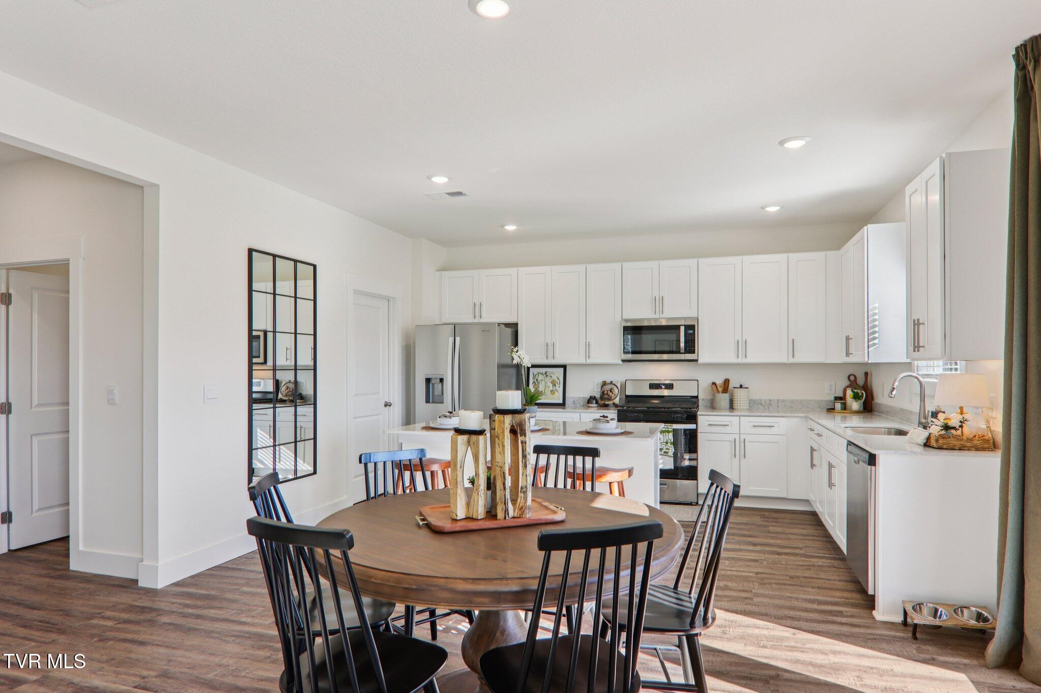 591 Fieldcrest Road Blountville, TN 37617 - Photo 16 of 45 18-web-or-mls-Chimney Vw Lp-S0511-018