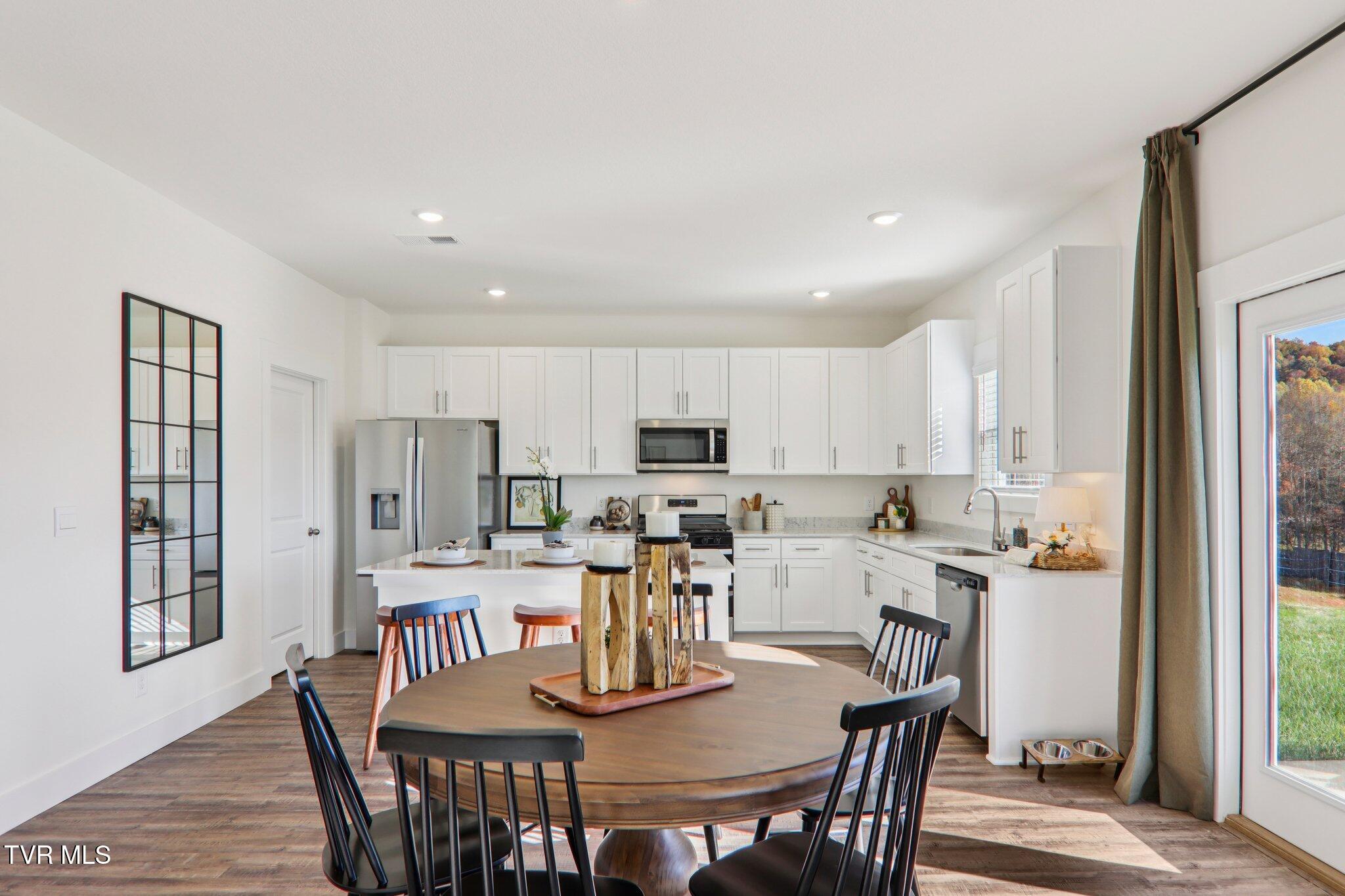 591 Fieldcrest Road Blountville, TN 37617 - Photo 19 of 45 21-web-or-mls-Chimney Vw Lp-S0511-021