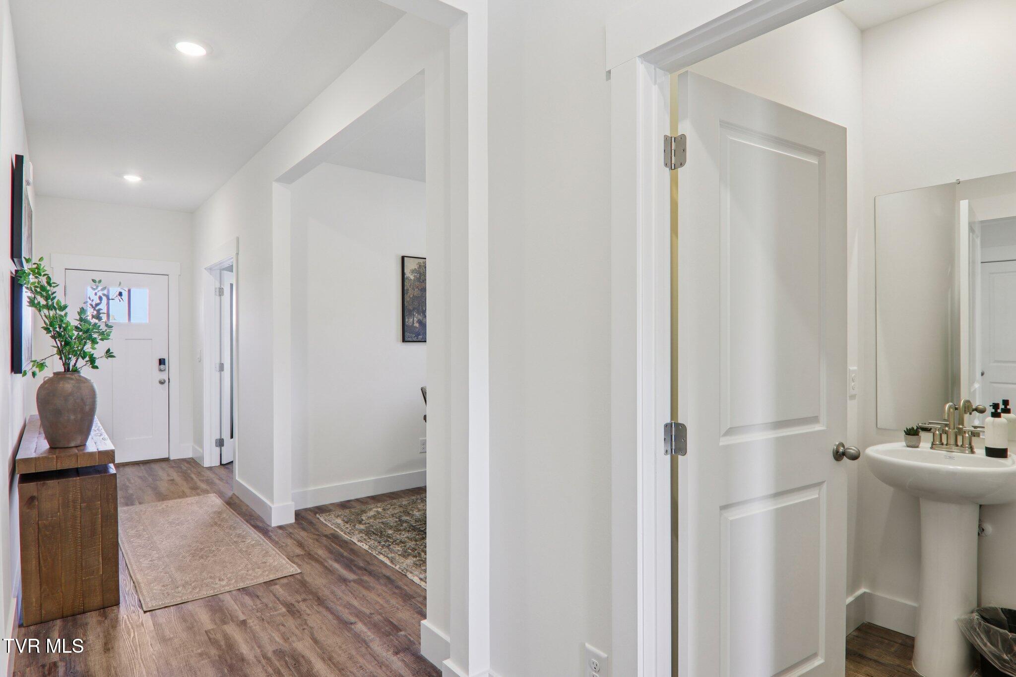 591 Fieldcrest Road Blountville, TN 37617 - Photo 20 of 45 6-web-or-mls-Chimney Vw Lp-S0511-006