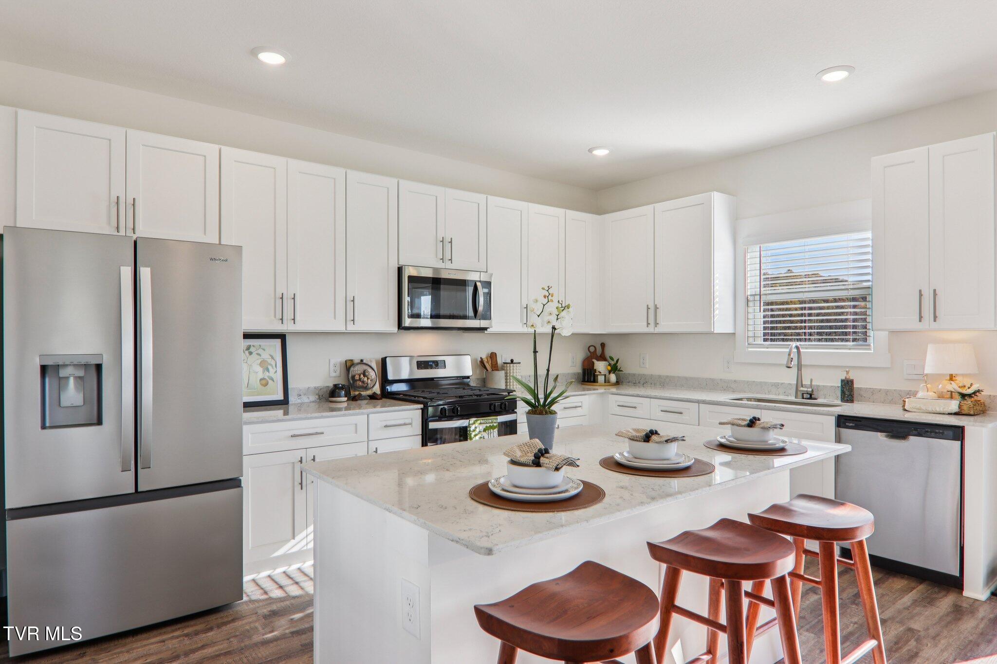 591 Fieldcrest Road Blountville, TN 37617 - Photo 2 of 45 22-web-or-mls-Chimney Vw Lp-S0511-022