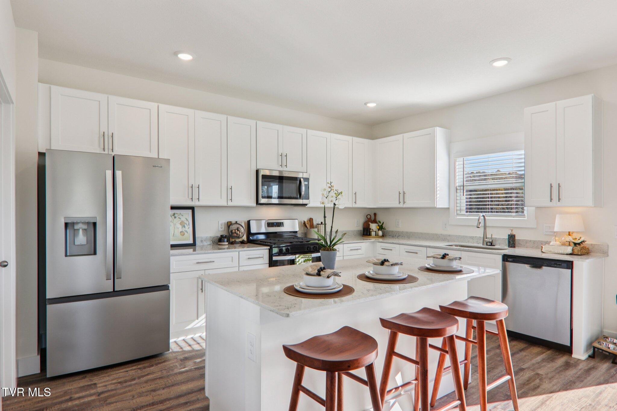 591 Fieldcrest Road Blountville, TN 37617 - Photo 3 of 45 23-web-or-mls-Chimney Vw Lp-S0511-023