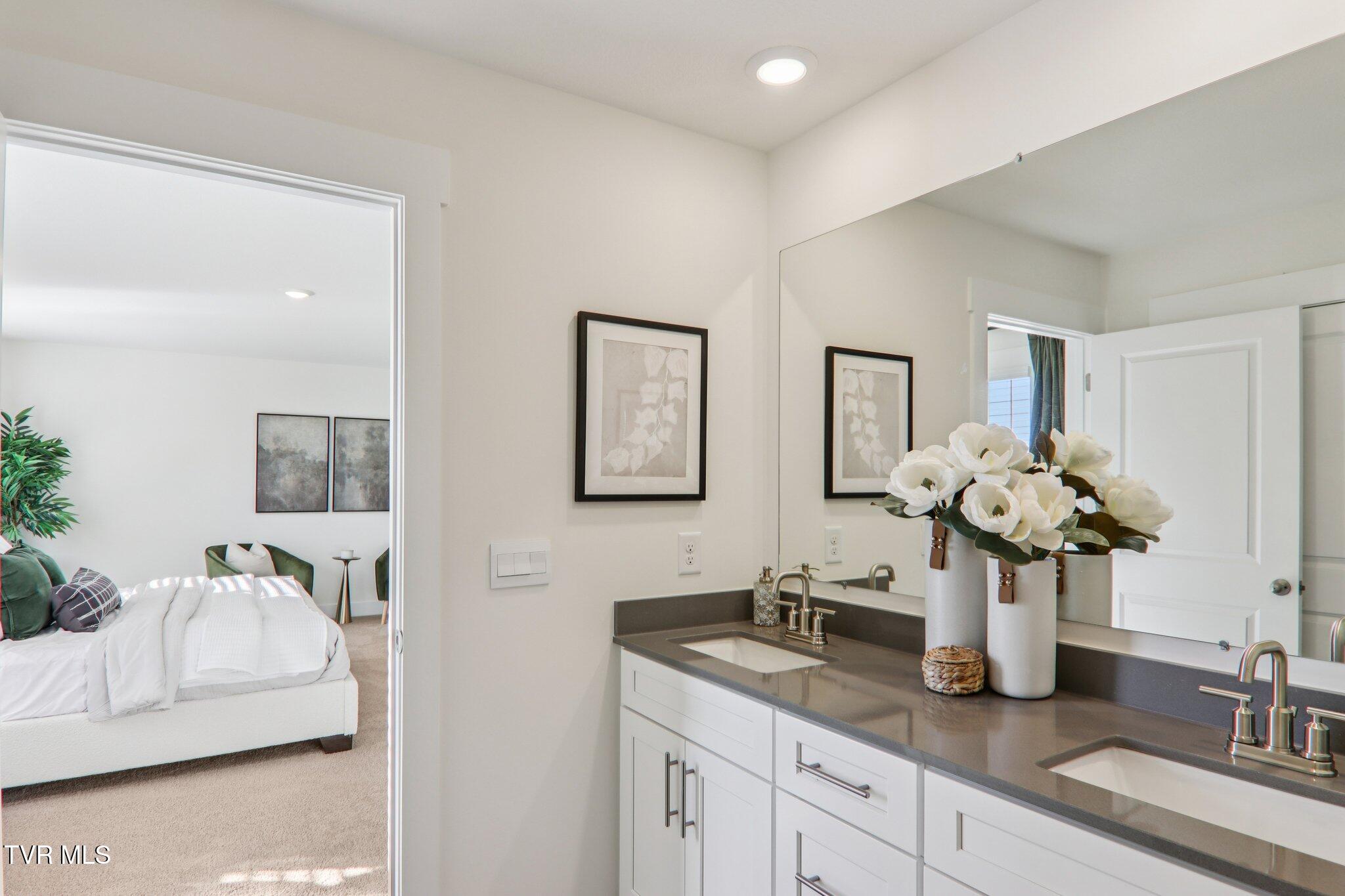 591 Fieldcrest Road Blountville, TN 37617 - Photo 33 of 45 38-web-or-mls-Chimney Vw Lp-S0511-038