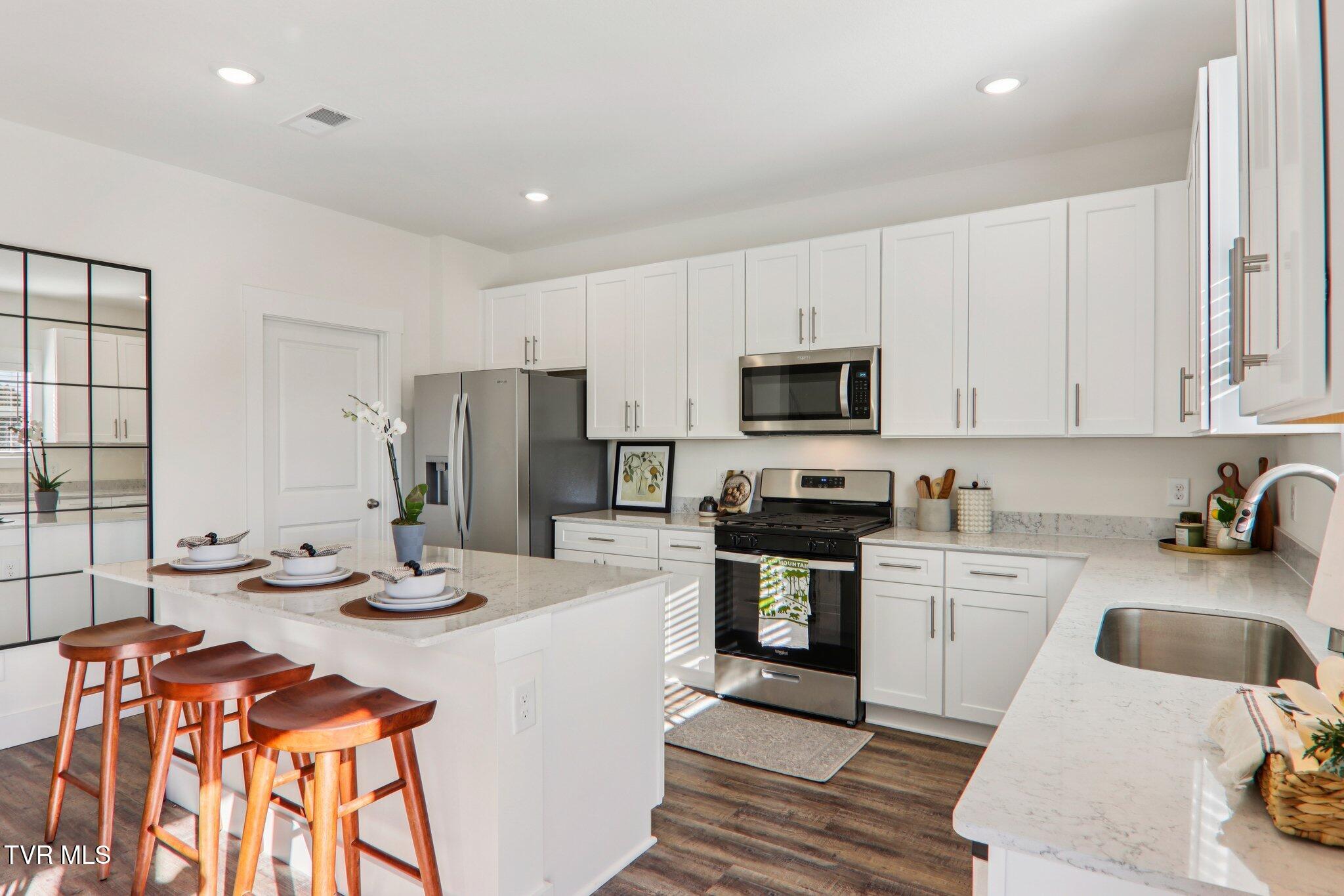 591 Fieldcrest Road Blountville, TN 37617 - Photo 4 of 45 24-web-or-mls-Chimney Vw Lp-S0511-024