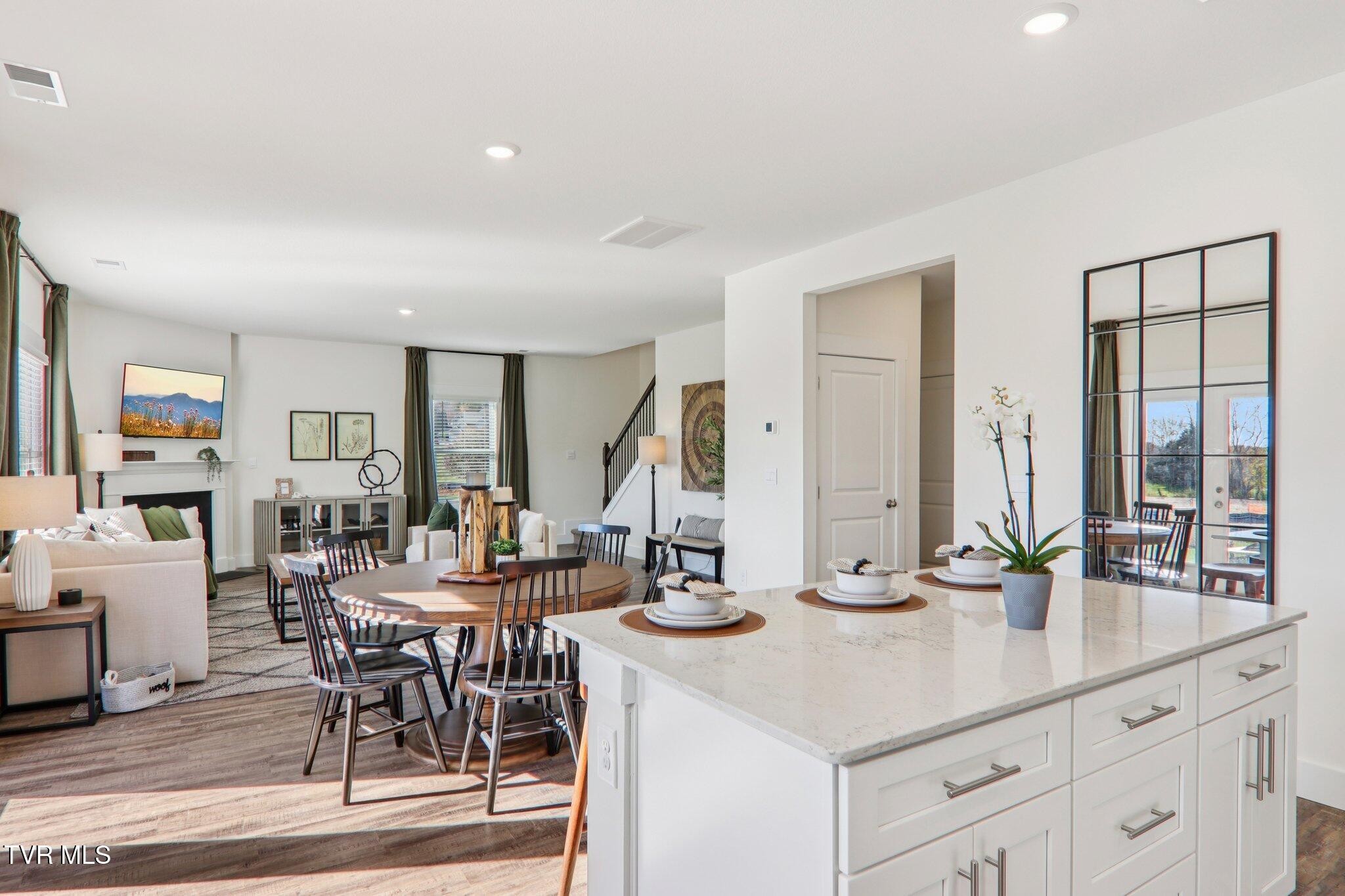 591 Fieldcrest Road Blountville, TN 37617 - Photo 5 of 45 25-web-or-mls-Chimney Vw Lp-S0511-025