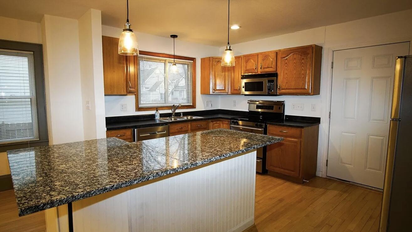6029 West Mitchell Street West Allis, WI 53214 - Photo 5 of 11 IMG_2914