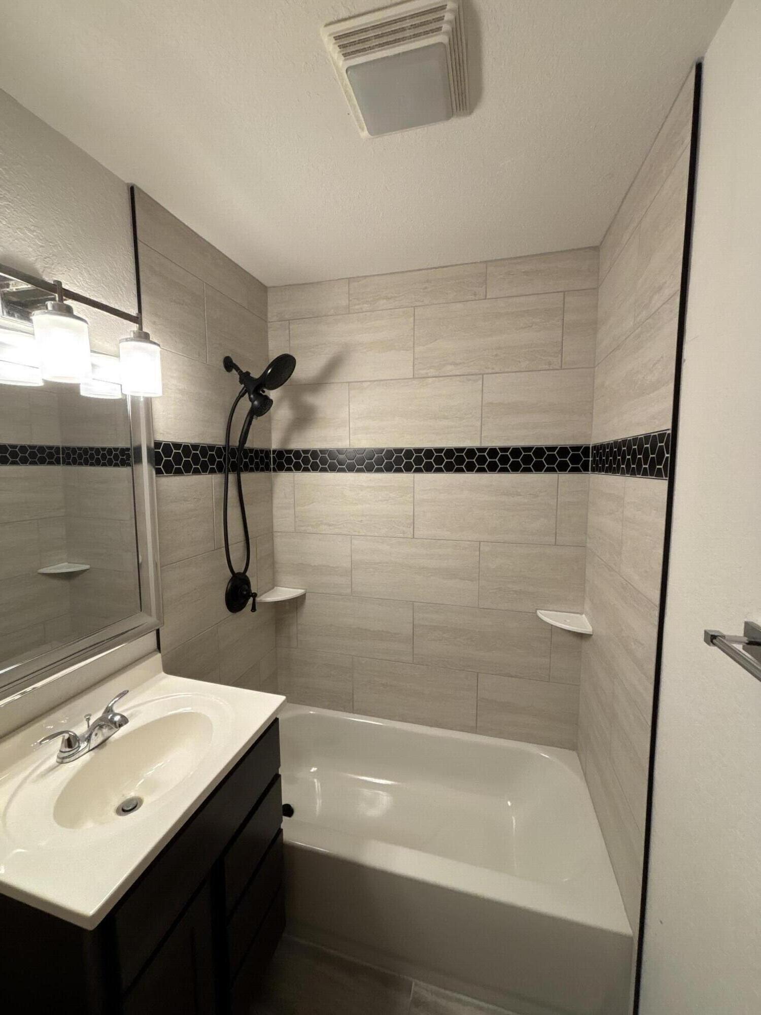6029 West Mitchell Street West Allis, WI 53214 - Photo 9 of 11 78572598086__4FDA761A-D319-412B-9CA8-A21