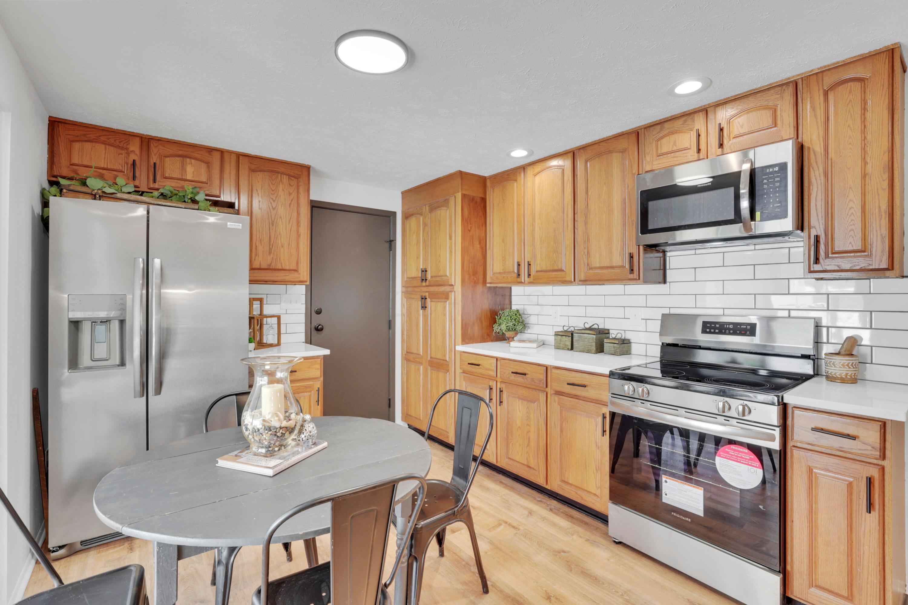 2911 Renfro Road Columbus, OH 43232 - Photo 7 of 31 Stainless Steel Appliances