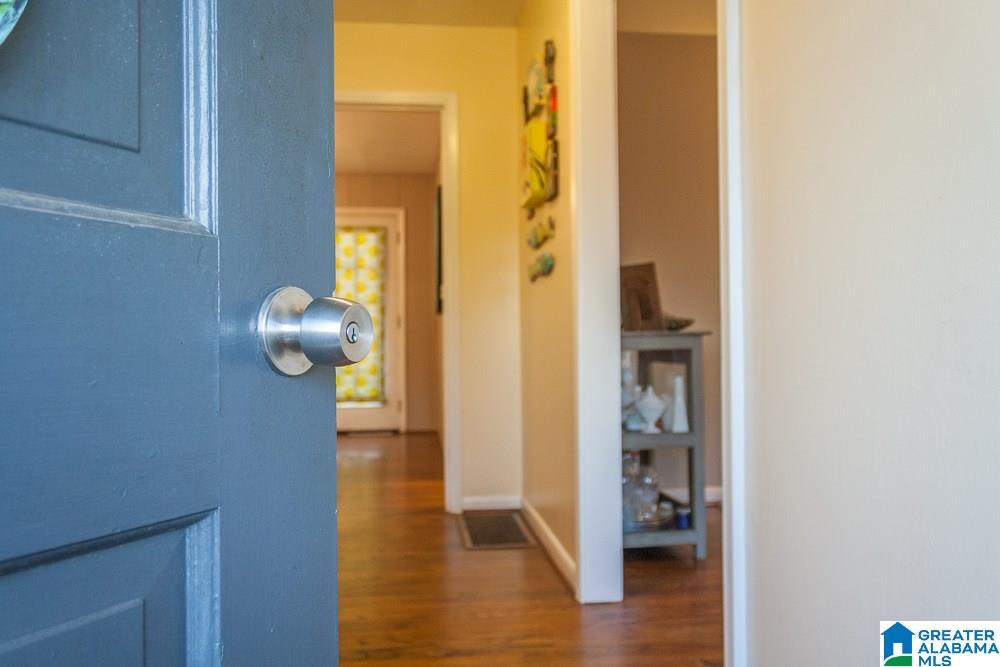 3041 Dolly Ridge Drive Birmingham, AL 35243 - Photo 5 of 34
