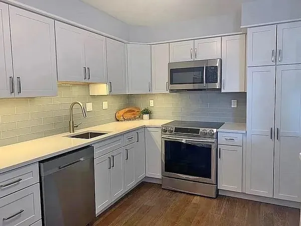 $3,300 | 20 Hammond Pond Parkway, Unit 206, Chestnut Hill, MA 02467