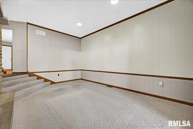 $292,500 | 192 Potawatomi Road, Galesburg, IL 61401