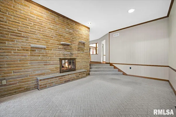 $292,500 | 192 Potawatomi Road, Galesburg, IL 61401