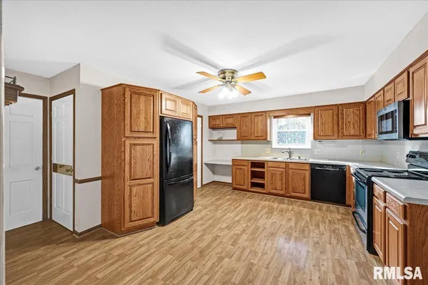 $292,500 | 192 Potawatomi Road, Galesburg, IL 61401