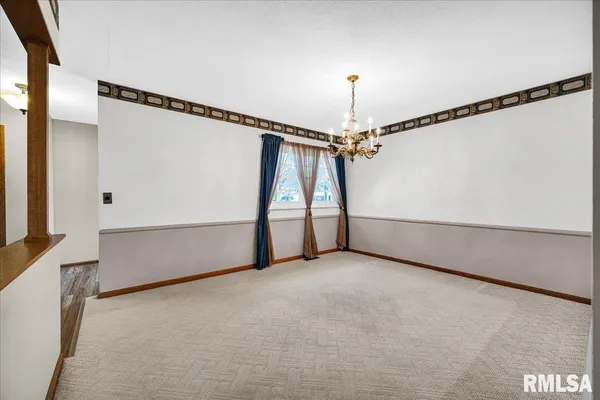 $292,500 | 192 Potawatomi Road, Galesburg, IL 61401