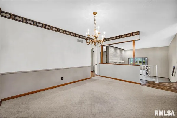 $292,500 | 192 Potawatomi Road, Galesburg, IL 61401