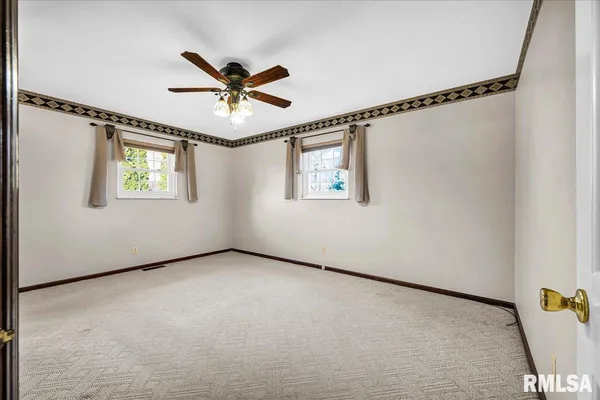 $292,500 | 192 Potawatomi Road, Galesburg, IL 61401