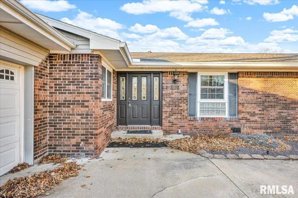 $292,500 | 192 Potawatomi Road, Galesburg, IL 61401