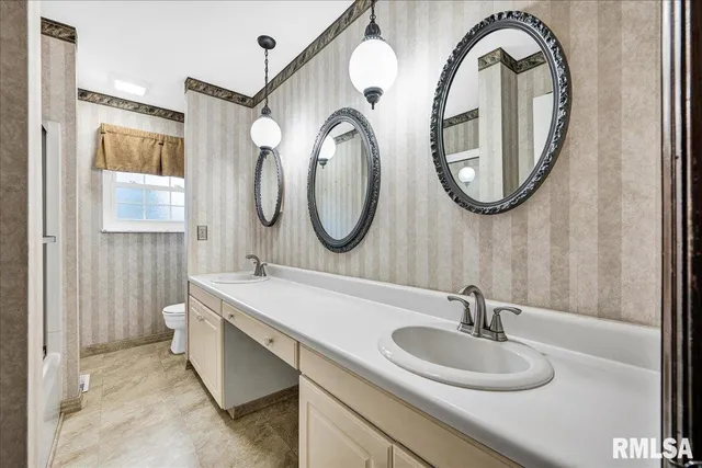 $292,500 | 192 Potawatomi Road, Galesburg, IL 61401