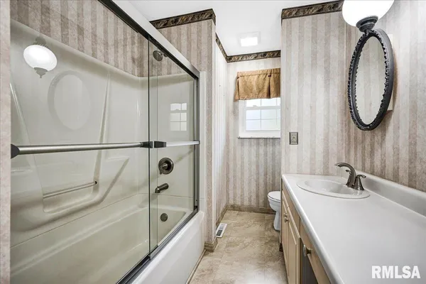 $292,500 | 192 Potawatomi Road, Galesburg, IL 61401