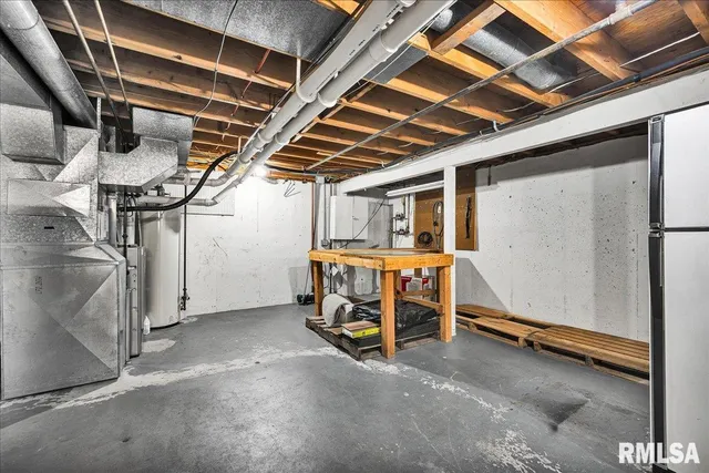 $292,500 | 192 Potawatomi Road, Galesburg, IL 61401