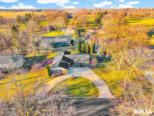 $292,500 | 192 Potawatomi Road, Galesburg, IL 61401