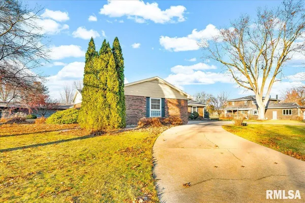 $292,500 | 192 Potawatomi Road, Galesburg, IL 61401