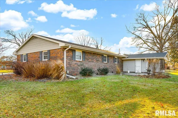 $292,500 | 192 Potawatomi Road, Galesburg, IL 61401